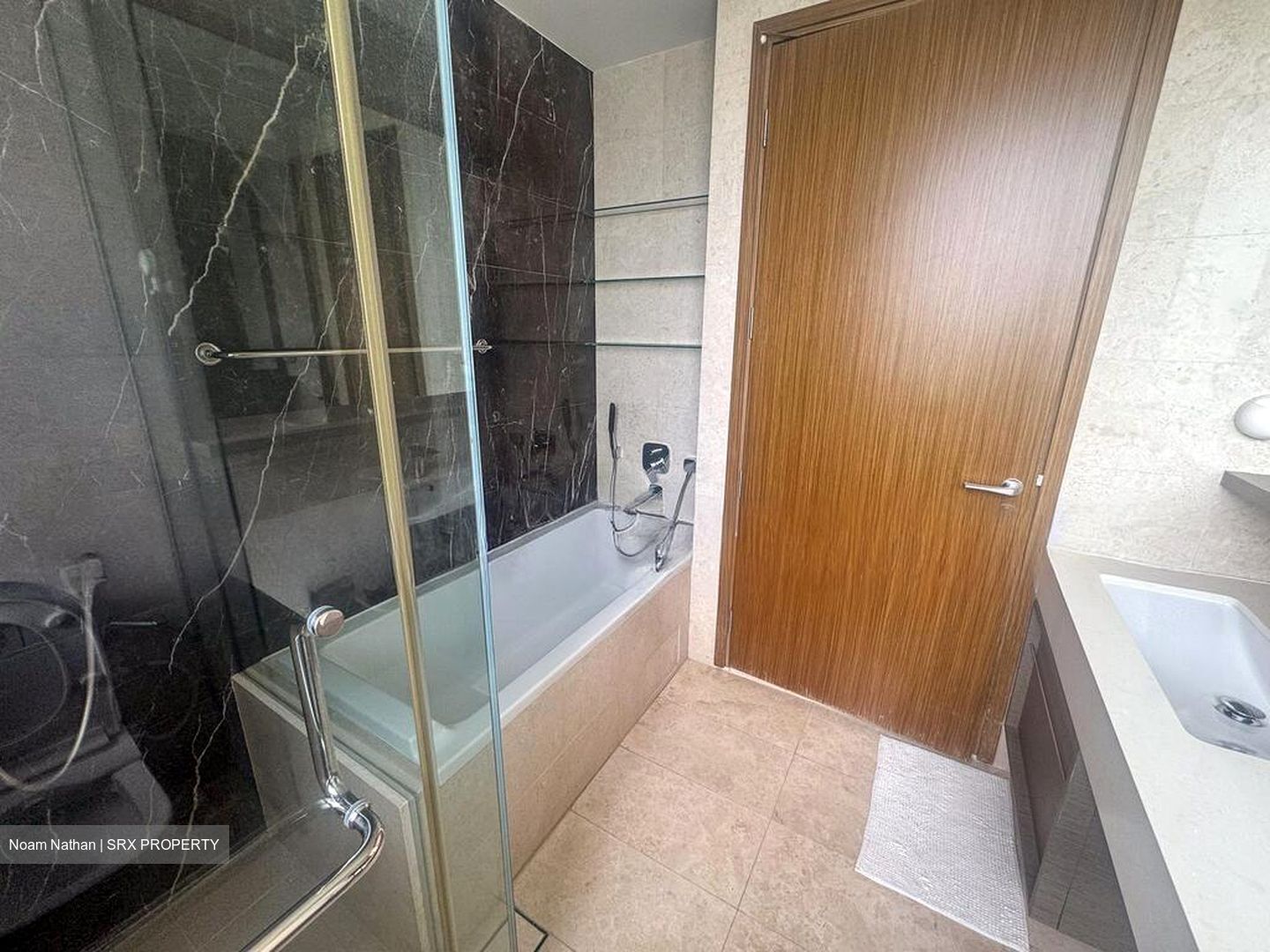 Sunrise Avenue (D28), Terrace #495642761